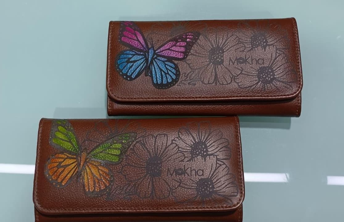 Billetera de Cuero para Dama Café Mariposa Fucsia y Azul