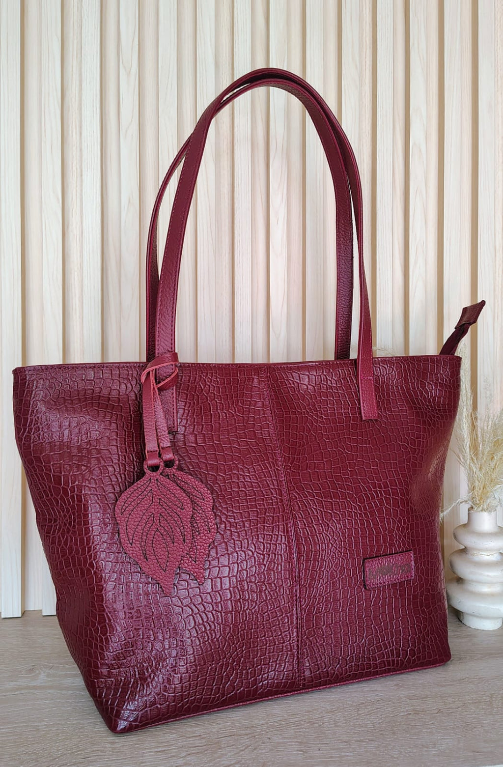 Cartera grande en Cuero . Vino, Azul y Café.