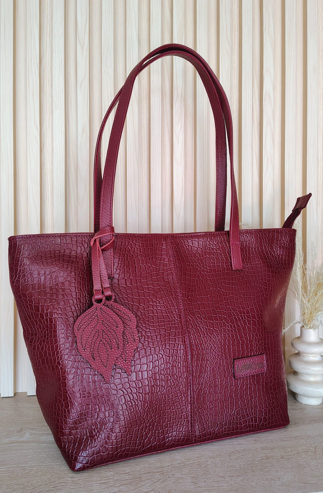 Cartera grande en Cuero . Vino, Azul y Café.