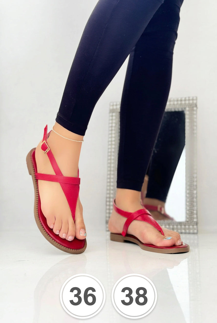 Sandalias en cuero genuino.