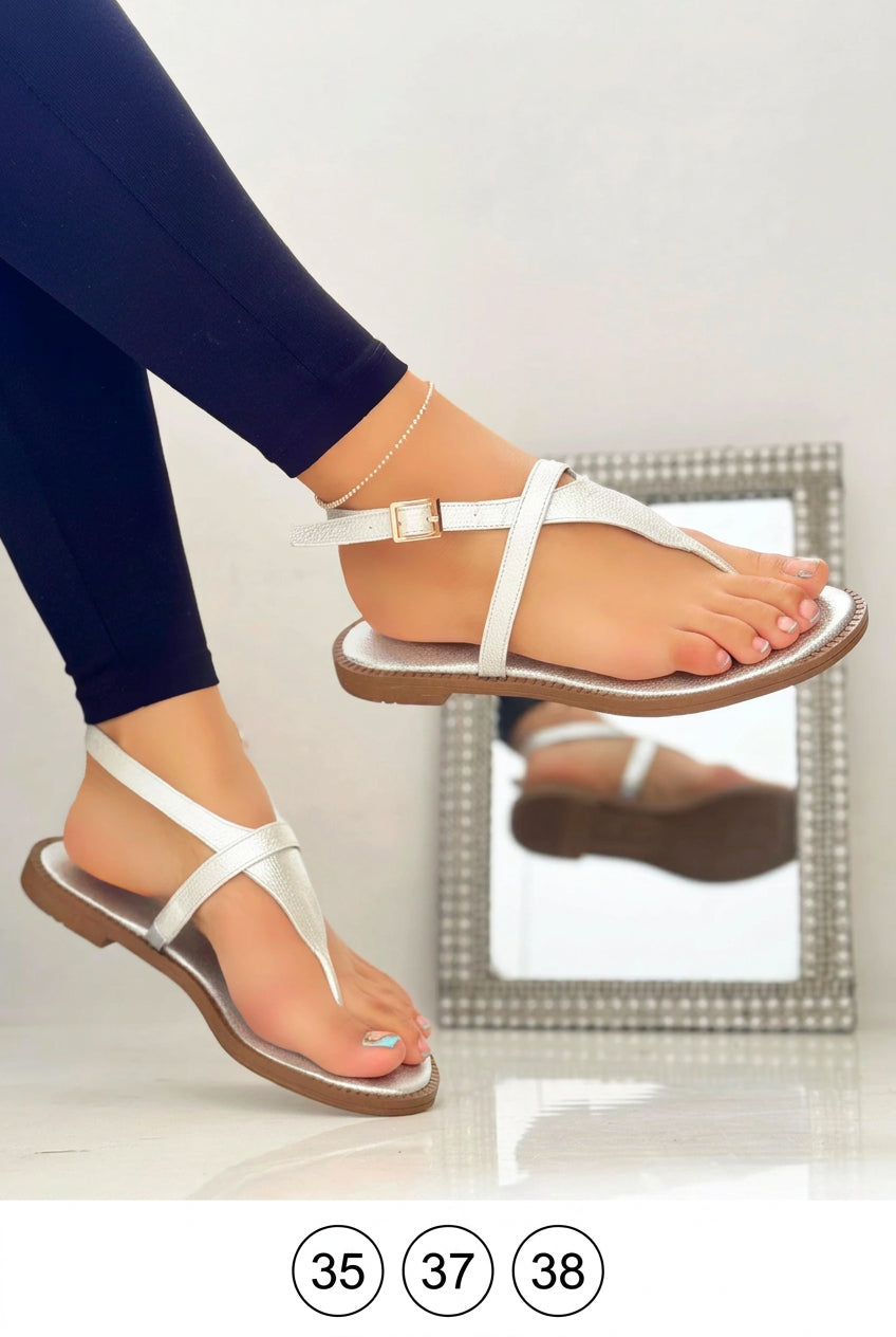 Sandalias en cuero genuino.