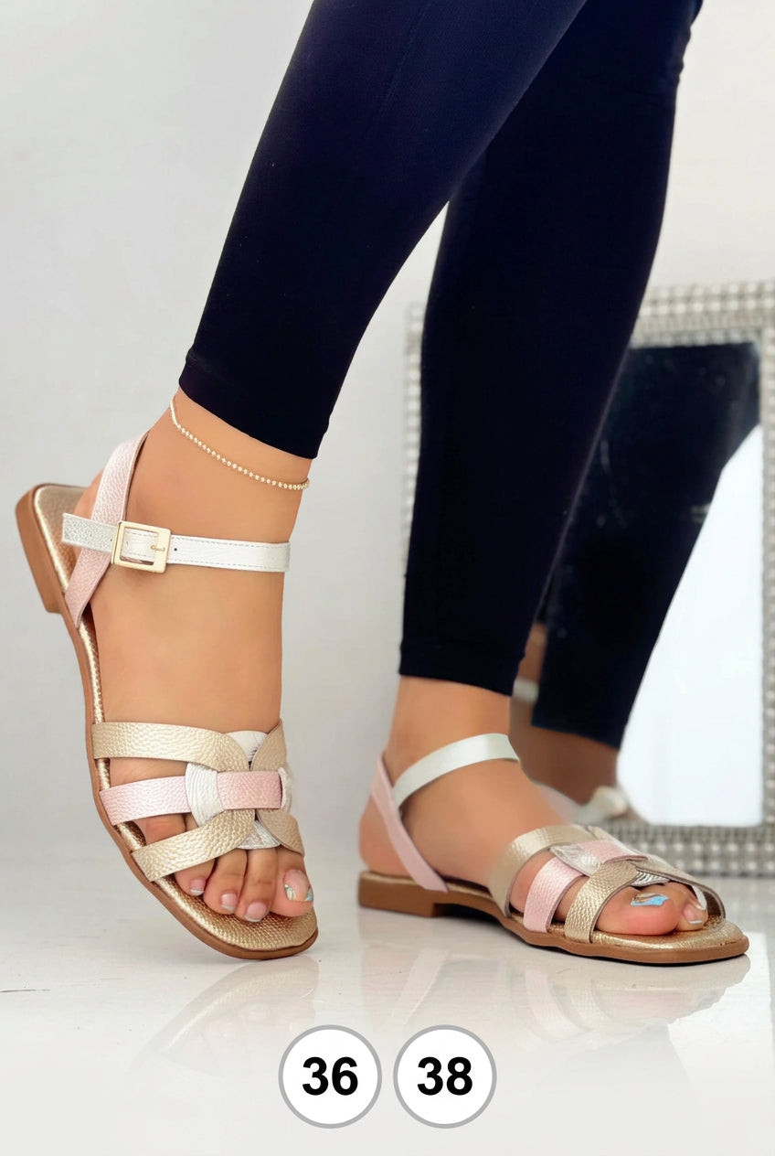 Sandalias en cuero genuino.