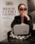 Bolso bandolera de cuero gris con textura trenzada y correa tejida