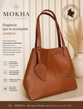 Bolso de cuero grande color cognac con textura cocodrilo y dije de hoja